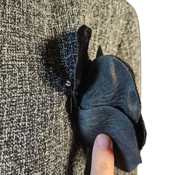 Norton McNaughton Gray Tweed Blazer with Black Flower - Picture 6 of 10